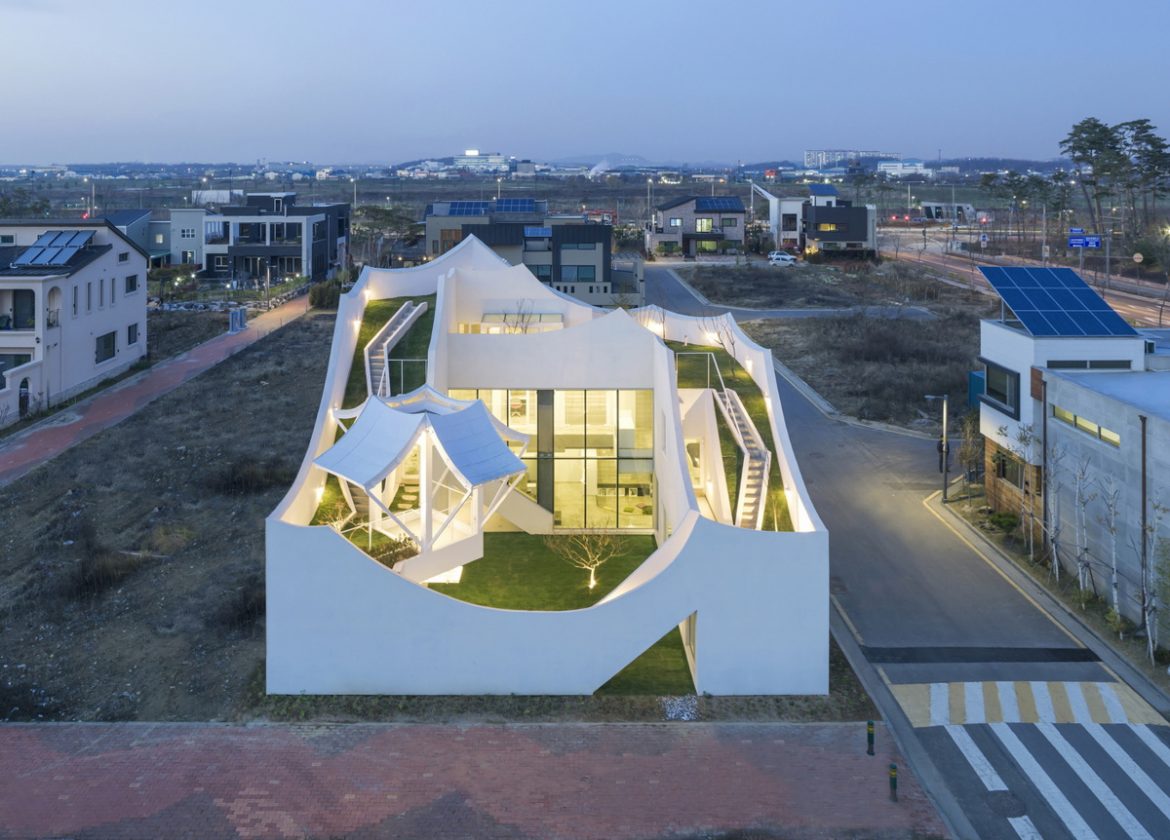 ROJE KHM Architects (Южная Корея). Дом для пилота