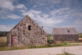 Фото — Дизайнерська студія Енн Нісбет облаштувала будинок у кам'яній руїні в графстві Ейршир